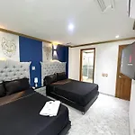 Casa De Lujo En Condominio Privado Por Habitaciones